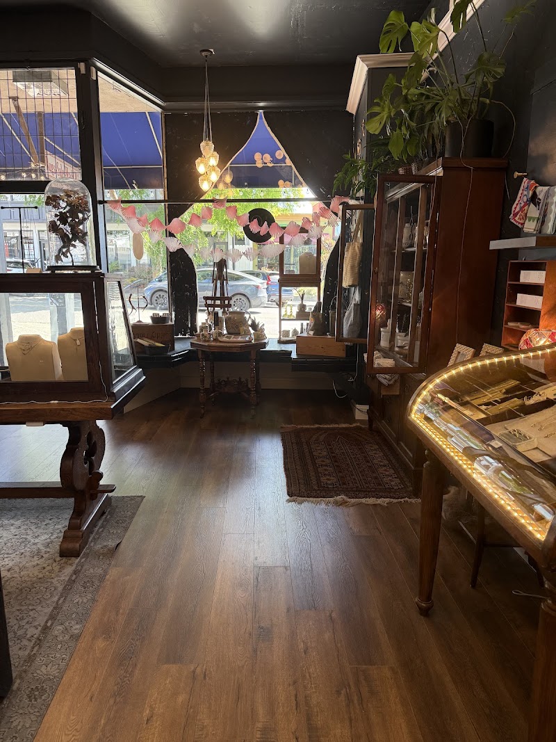 19 Hands Jewelry Boutique // custom jewelry // permanent jewelry photo 2