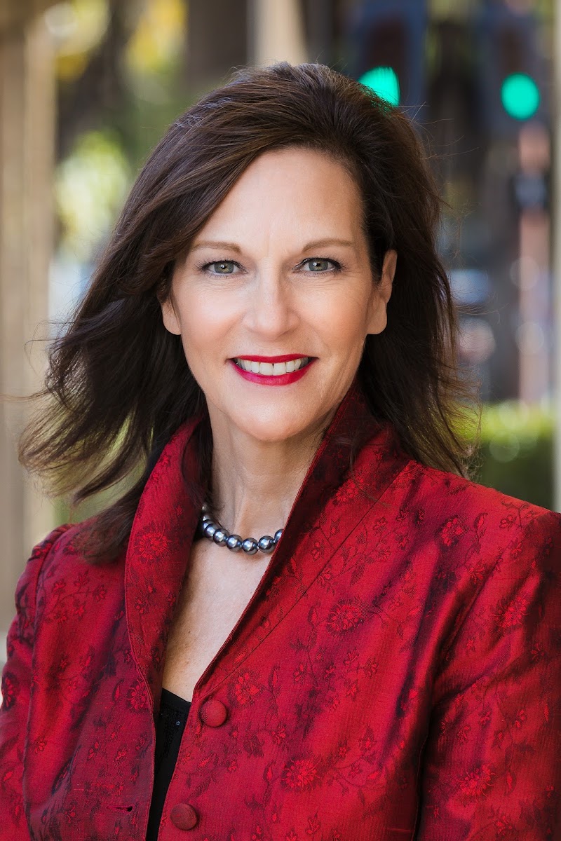 Photo of Kelly Radetich Global Real Estate Advisor