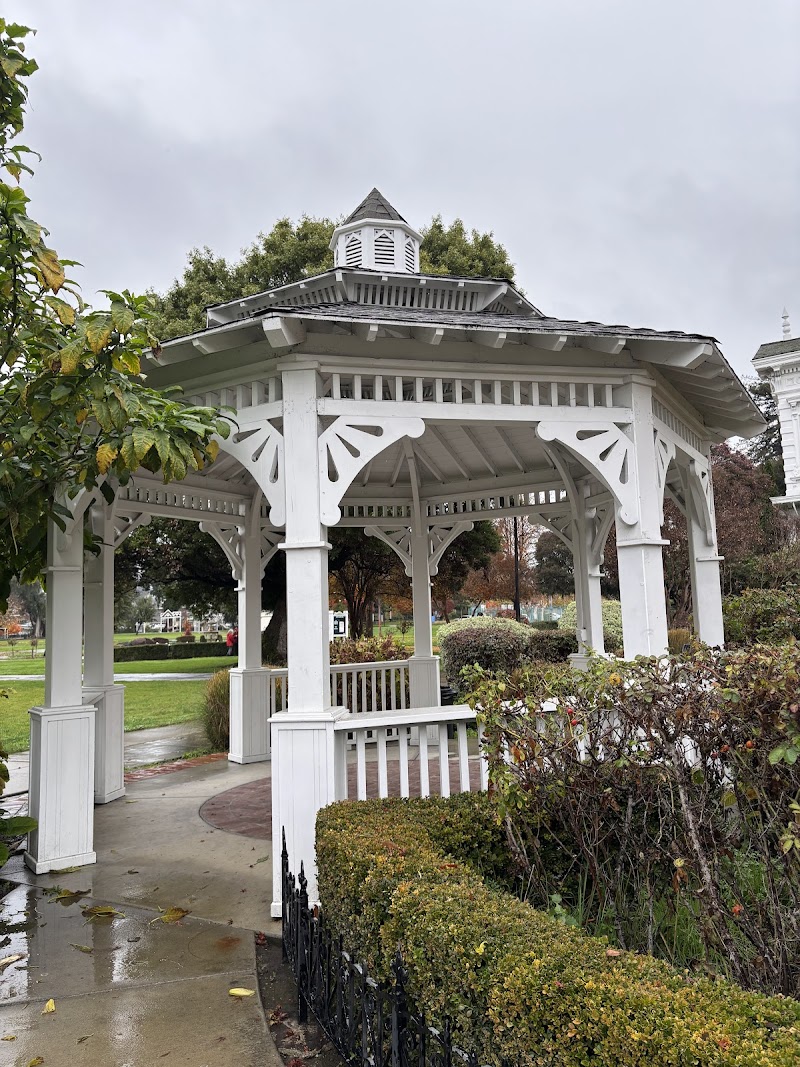 Meek mansion photo 2
