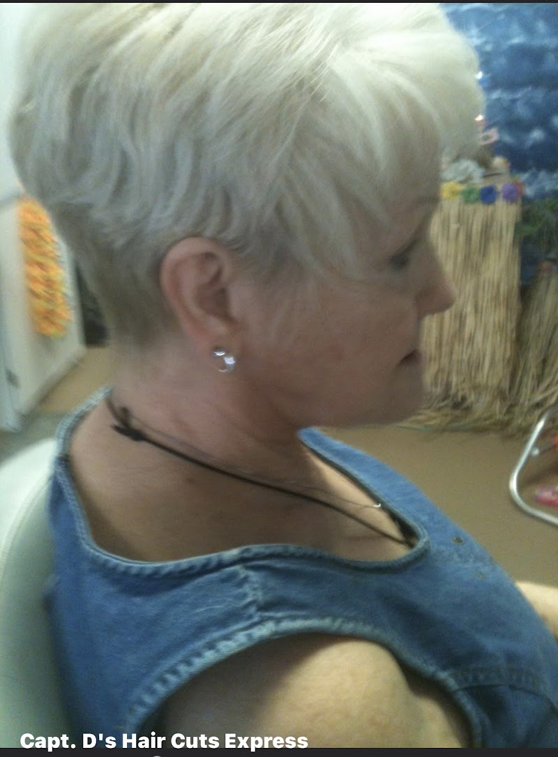 Capt D’s Haircuts Express Barber & Styling Salon photo 3