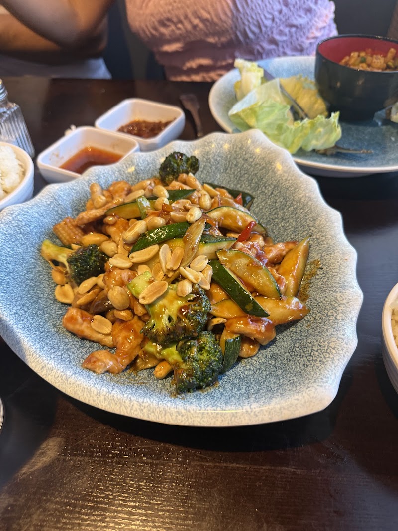 W & Z Asian Bistro and Sushi Bar photo 2