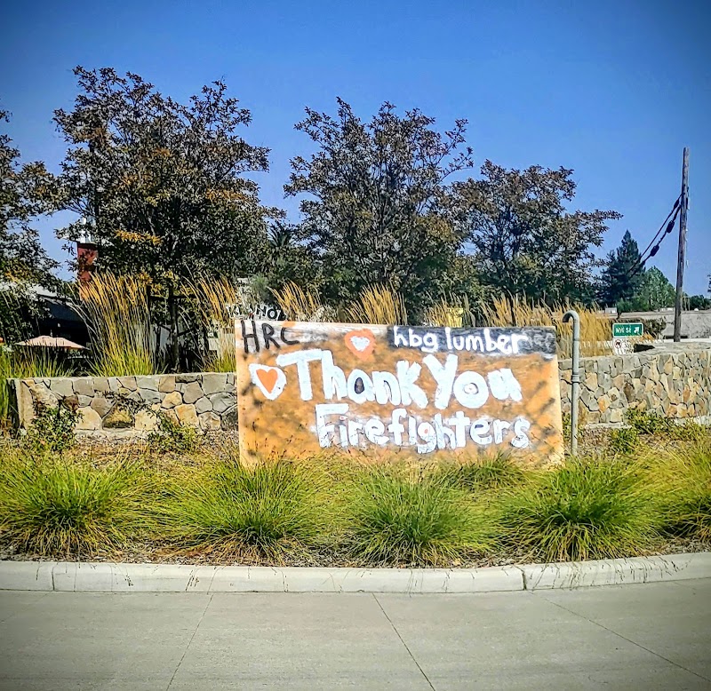 Healdsburg Traffic Circle photo 3