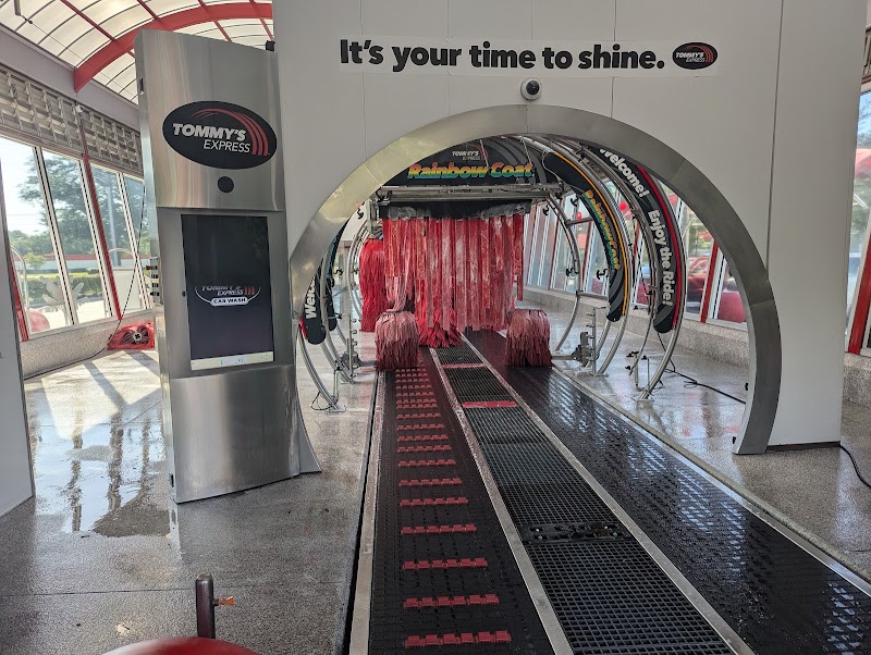 Tommy's Express® Car Wash photo 4