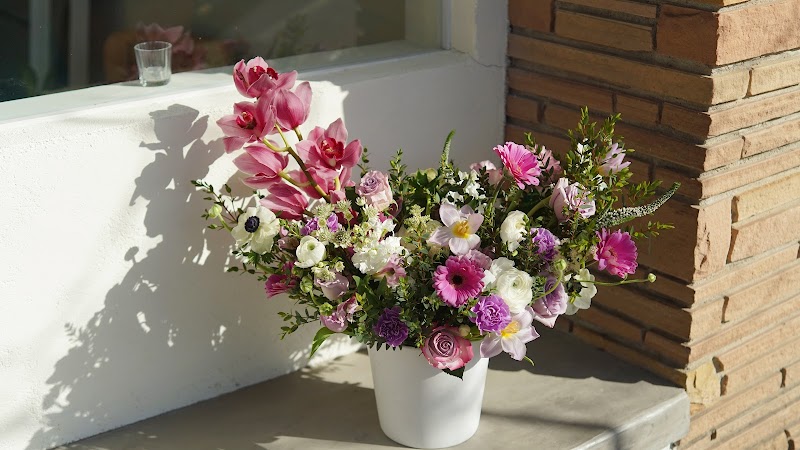 24:01 Florist photo 2