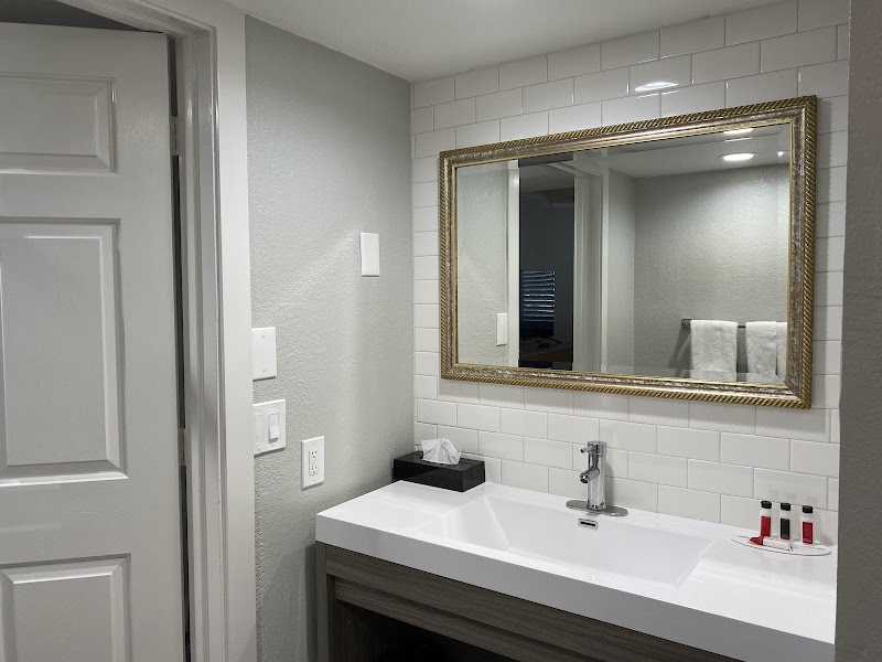 Prodigy Hotel, a Days Inn by Wyndham photo 4