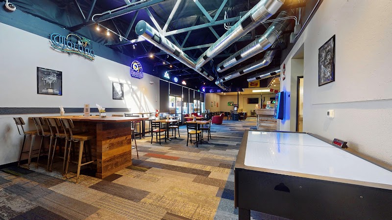 RACKS-N-CUES Billiards and Brews photo 5