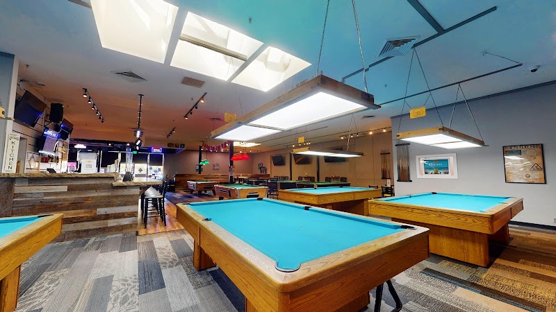 RACKS-N-CUES Billiards and Brews photo 2