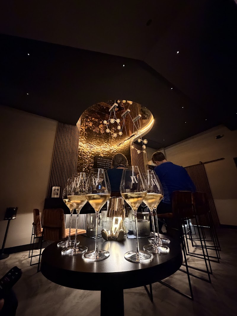 Winston Champagne Bar photo 5