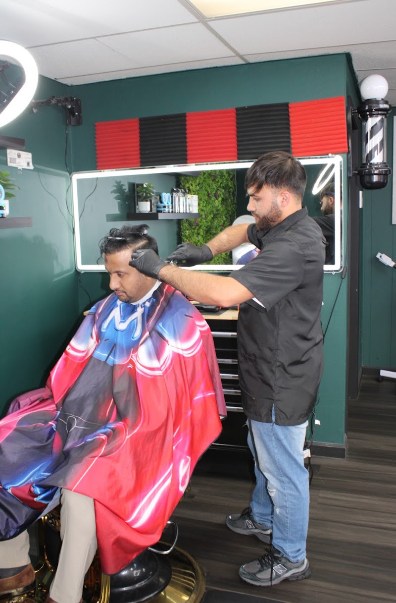 Hamed cuts barber shop photo 5