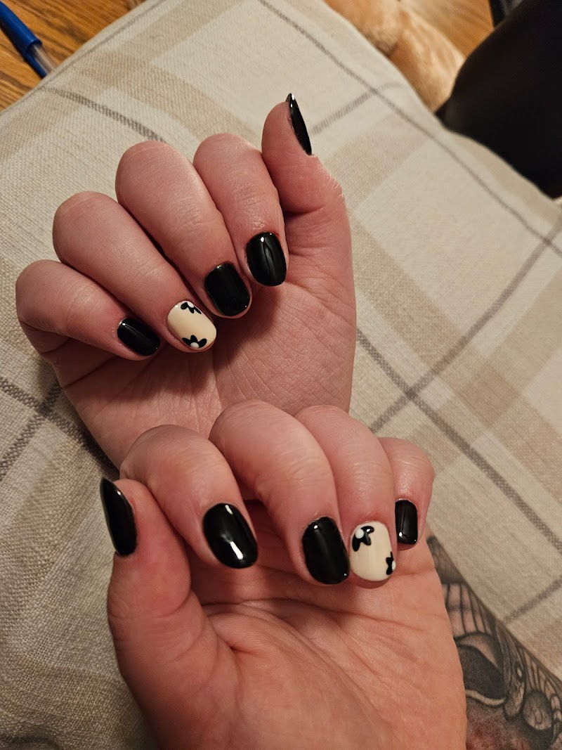 LaLas Nails photo 2
