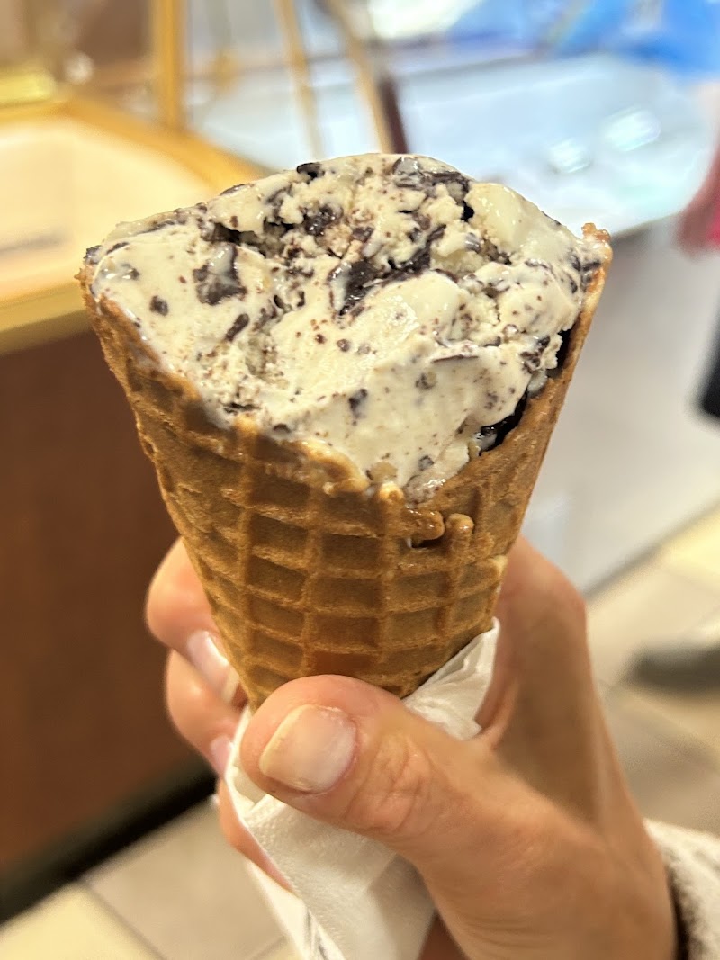 Kilwins Ice Cream - Chocolate - Fudge photo 4