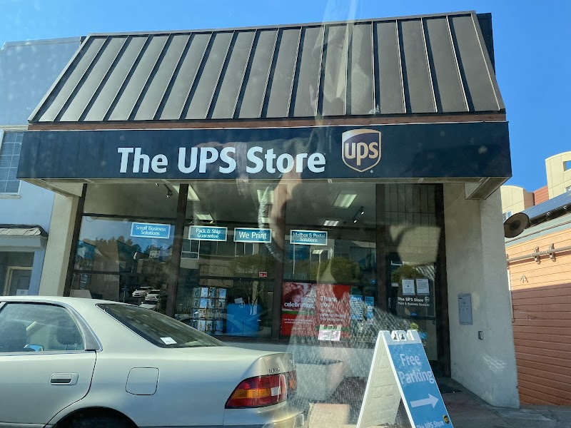 The UPS Store photo 3
