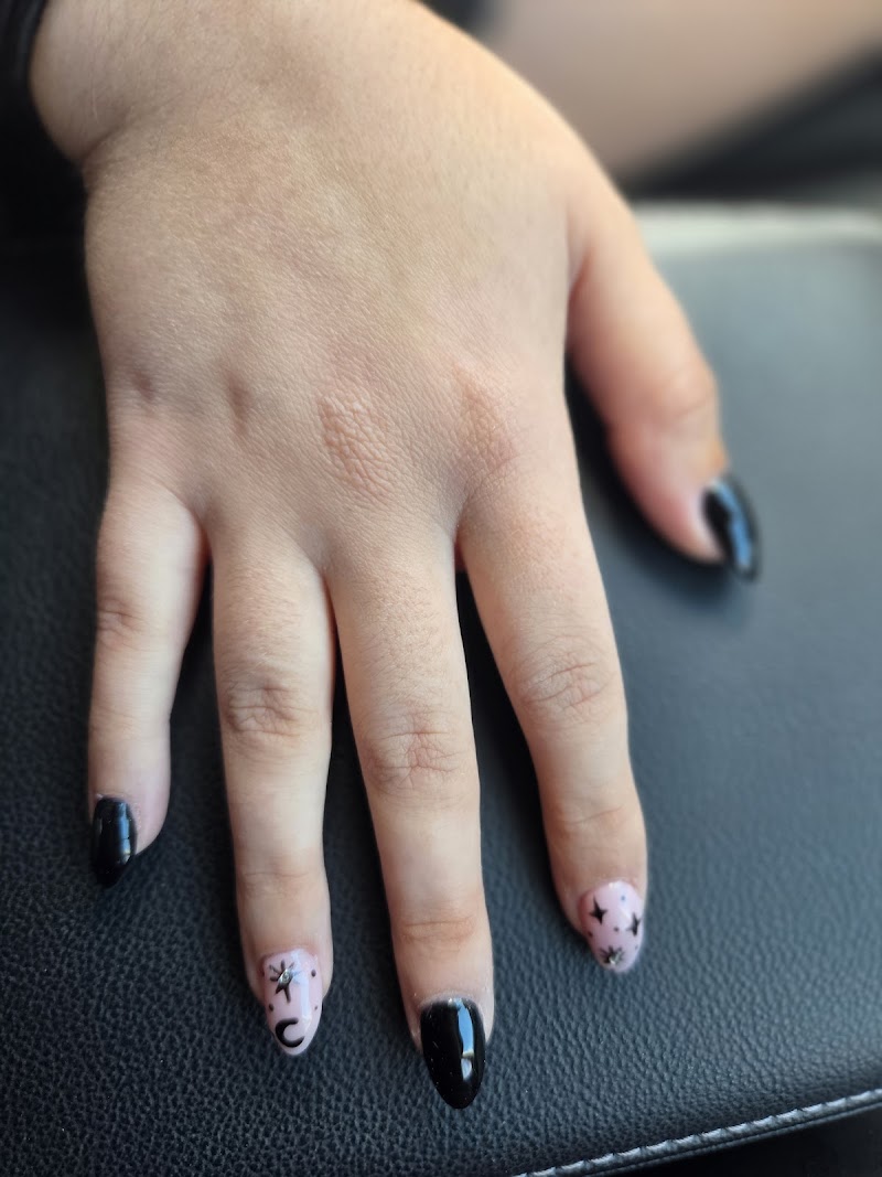 Glossy 130 Nails & Spa photo 3