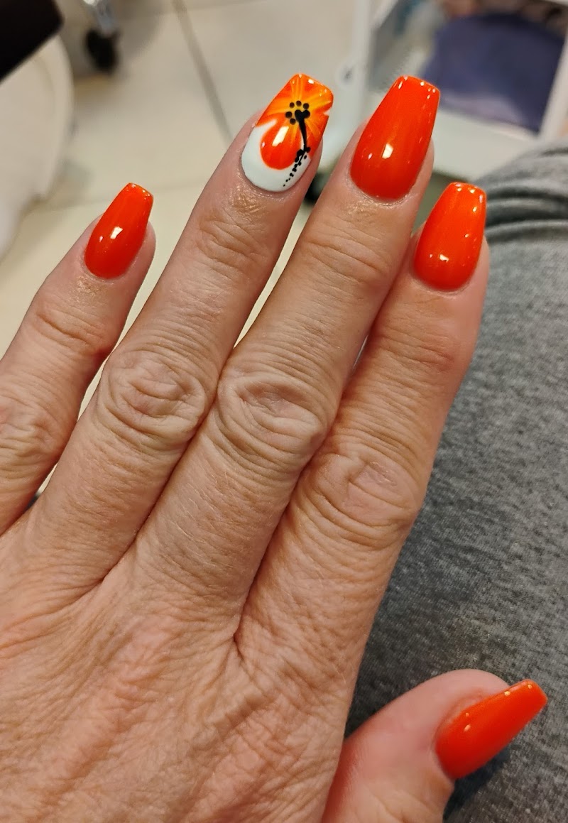 Glossy 130 Nails & Spa photo 2
