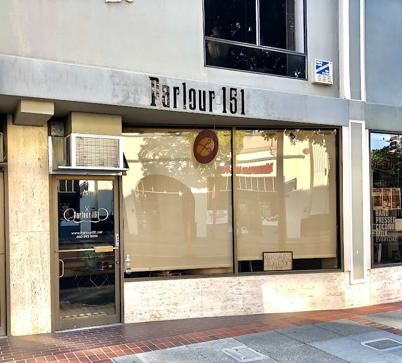 Parlour 151 photo 4
