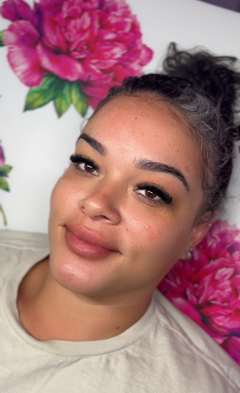Vivi Lashes and Brows Beauty Studio LLC photo 4