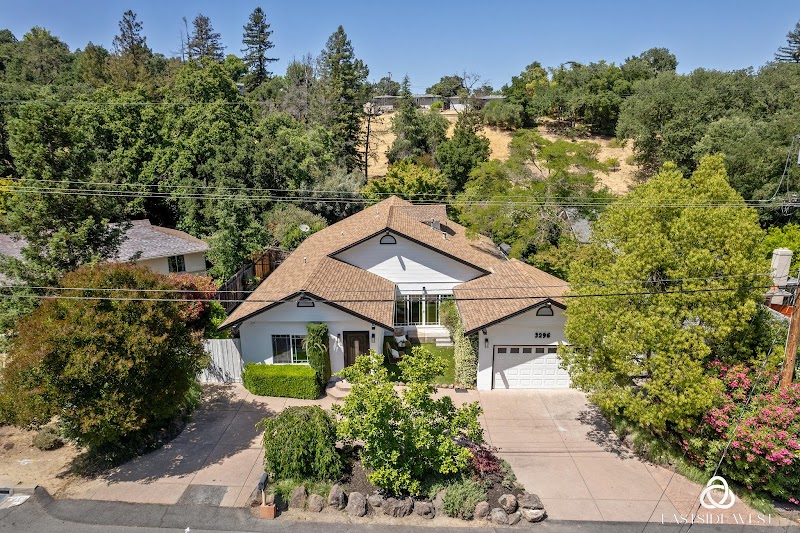 Eastside West ~ Becky Cusack, Broker photo 3