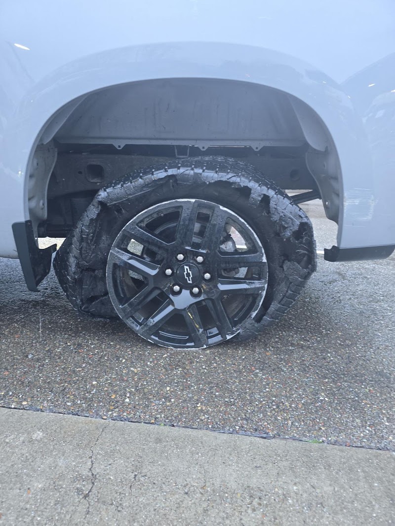 Mobile tire roadside services photo 2