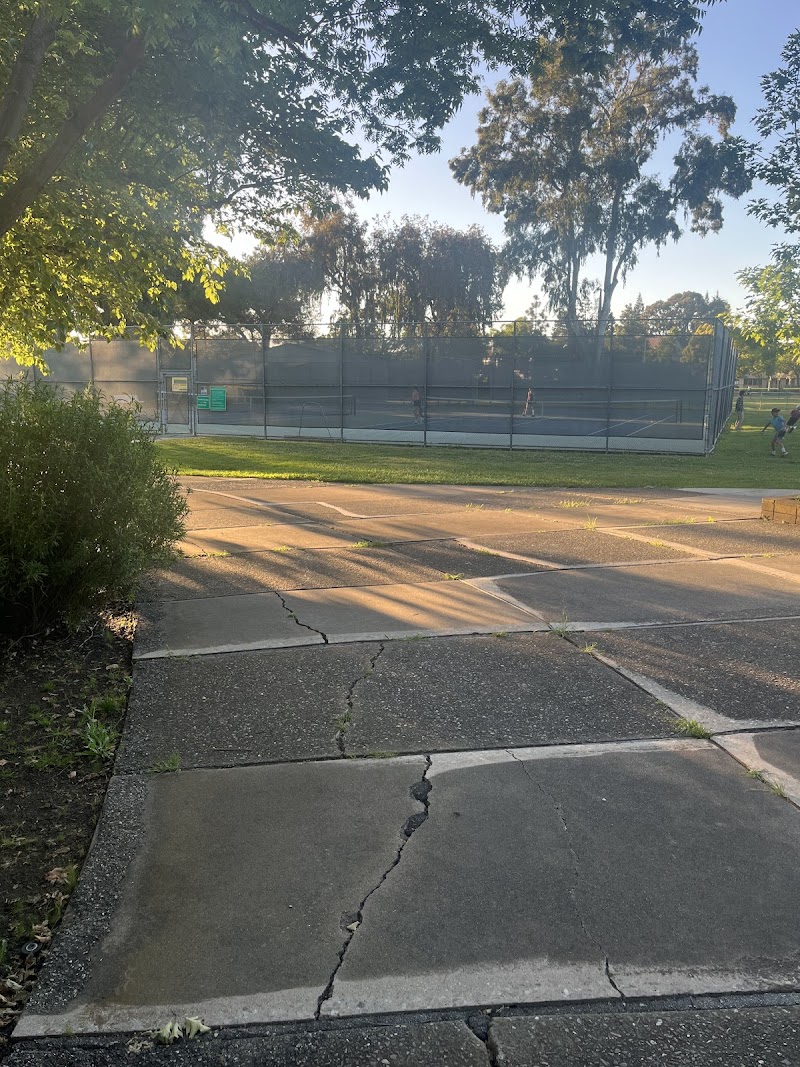 Hoover Park Tennis Court photo 5