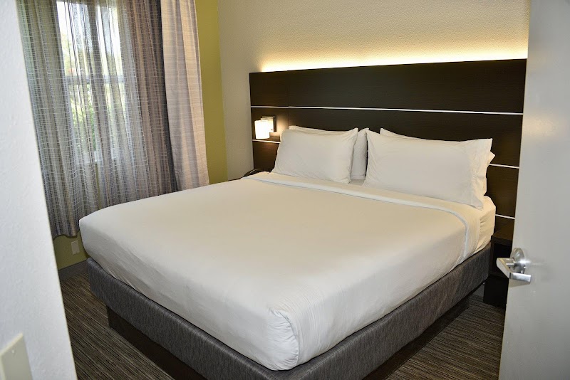 Holiday Inn Express Windsor Sonoma Wine Country by IHG photo 2