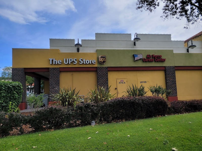 The UPS Store photo 5