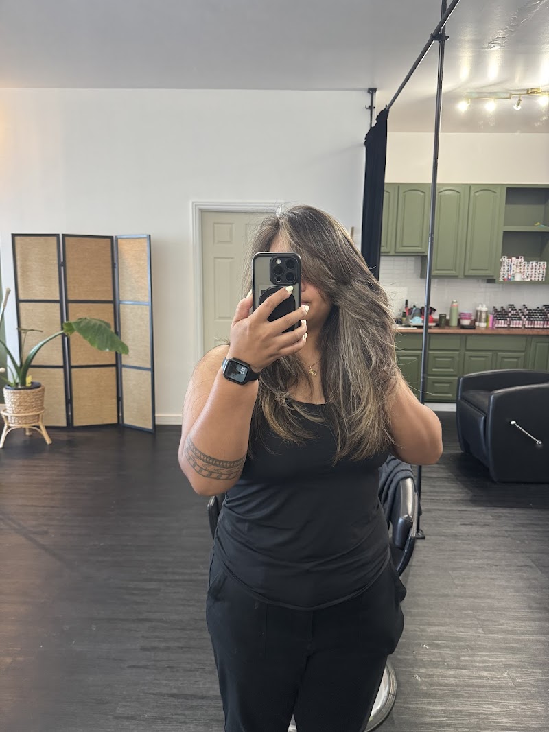 Erika Nguyen Hair inside Salon Mia Bella photo 2