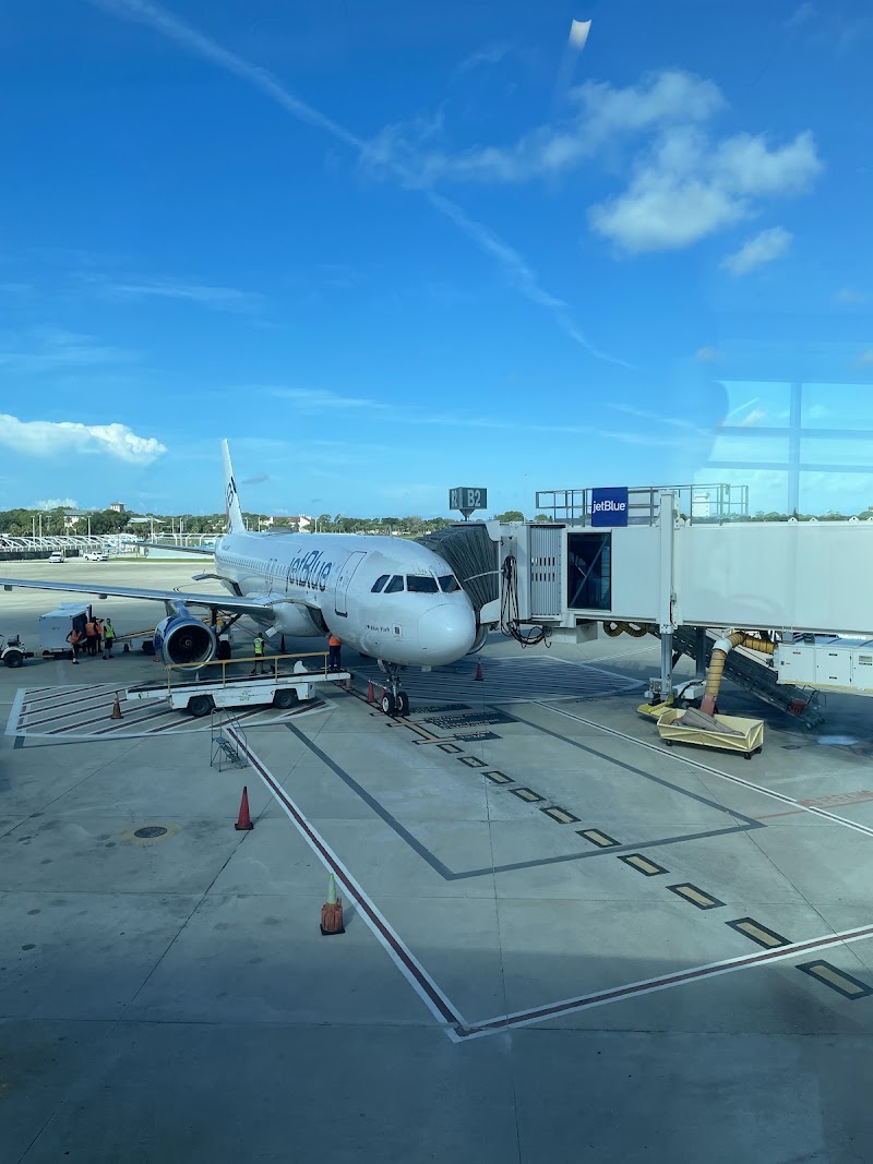 Sarasota Bradenton Intl. Airport photo 3