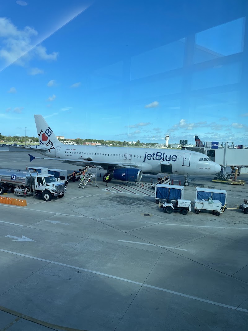 Sarasota Bradenton Intl. Airport photo 5