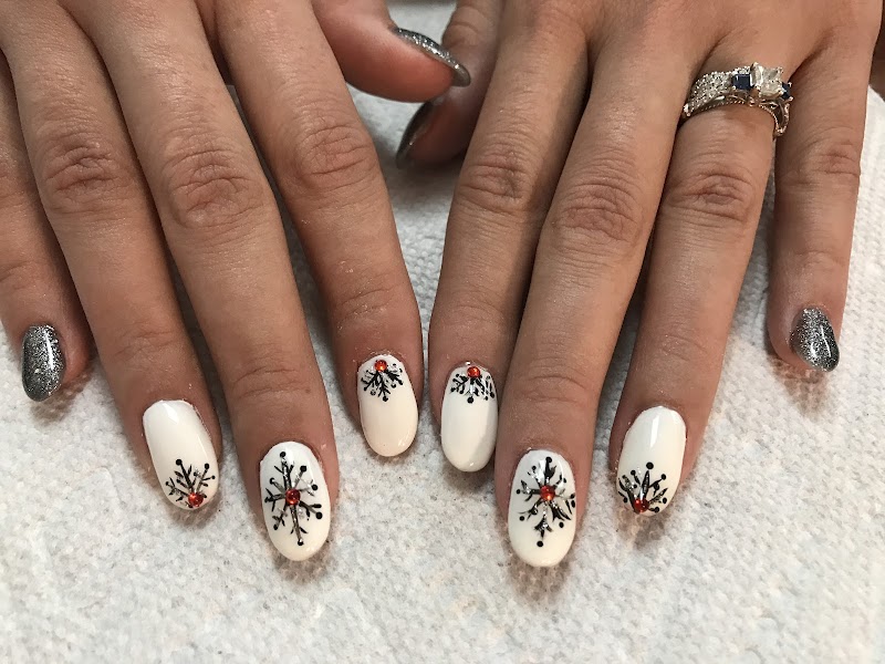 In-Fashion Nail Salon & Massage photo 3