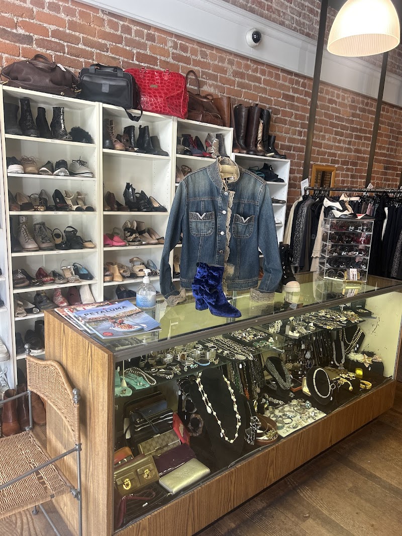 Vicki's Secret-Designer Consignment photo 3