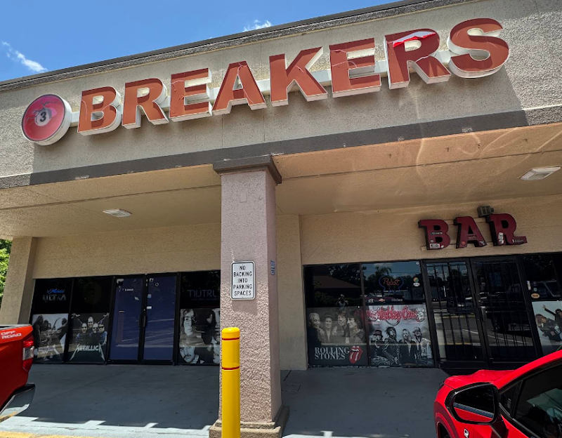 Photo of Breakers Bar