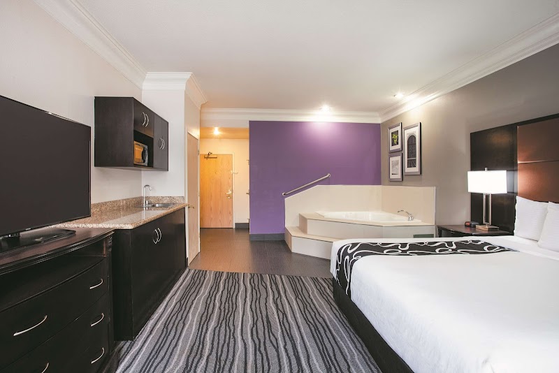 La Quinta Inn & Suites by Wyndham Dublin - Pleasanton photo 2