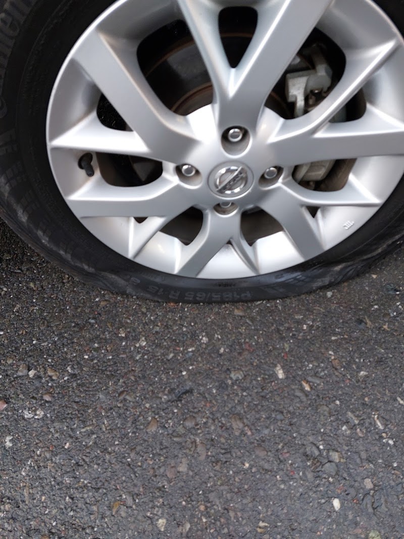 E-Z Tire Shop photo 3