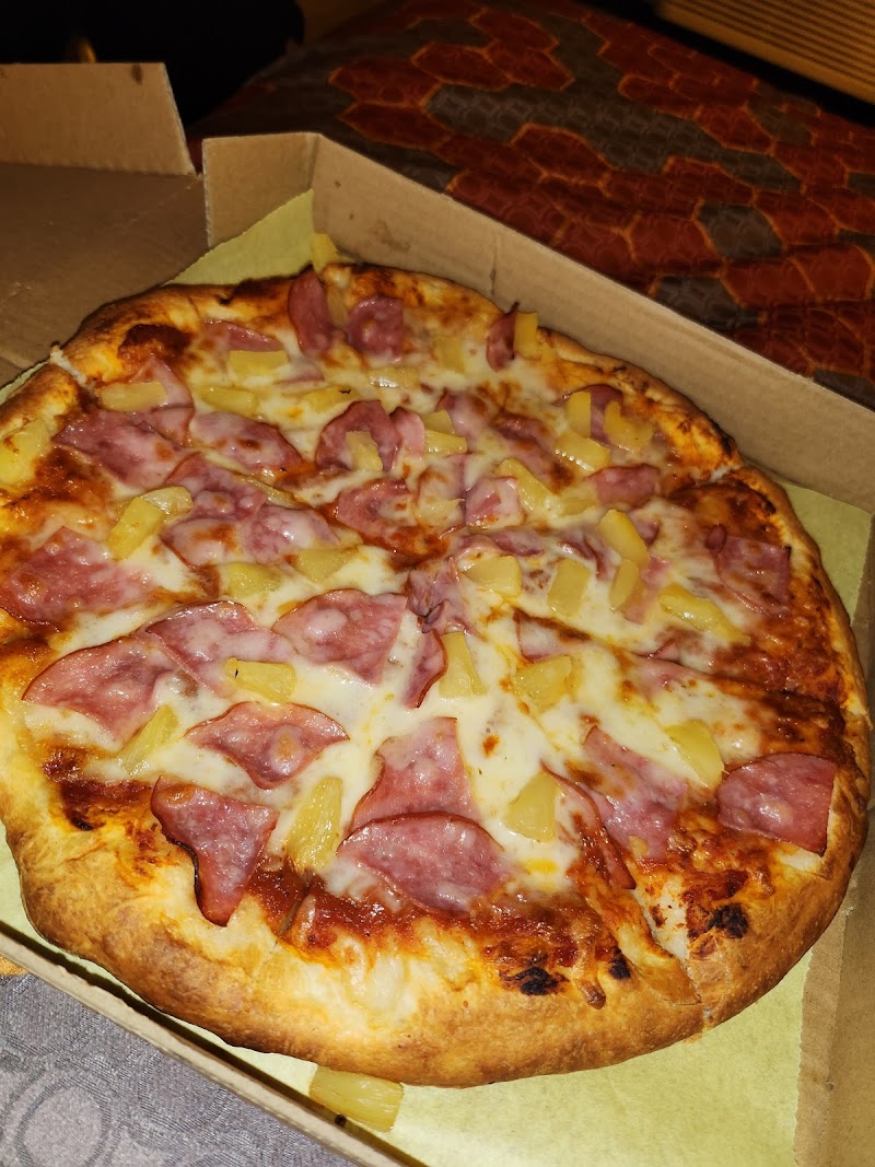 El Triunfo Pizzeria photo 3