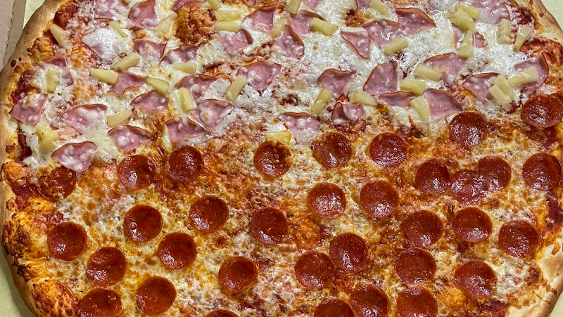 El Triunfo Pizzeria photo 2