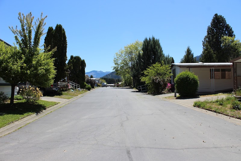 Central Rogue Mobile Home Park photo 4