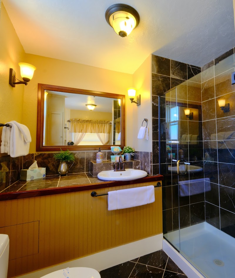 Shorelight Inn photo 3