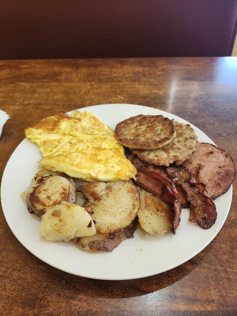 Mikeys Family Diner photo 3