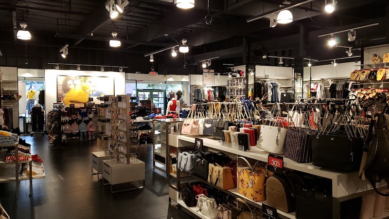 GUESS Factory photo 4