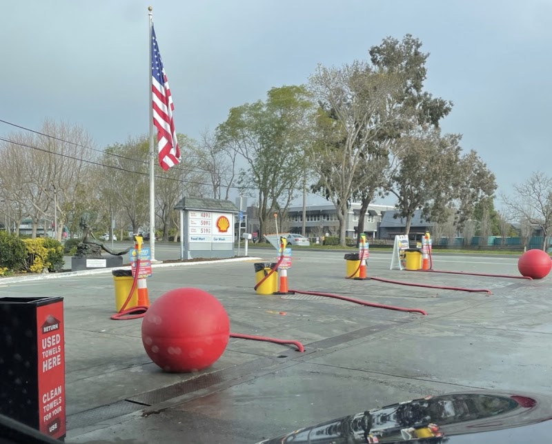 Ducky's Car Wash at Shell Sausalito photo 2