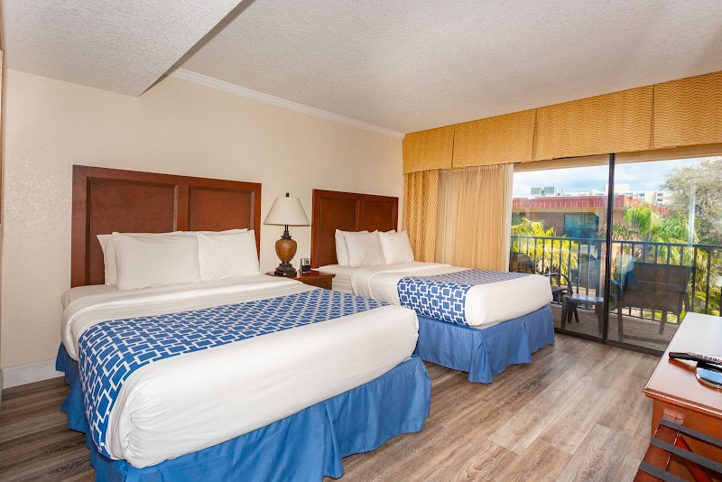 Coconut Cove All-Suite Hotel photo 2