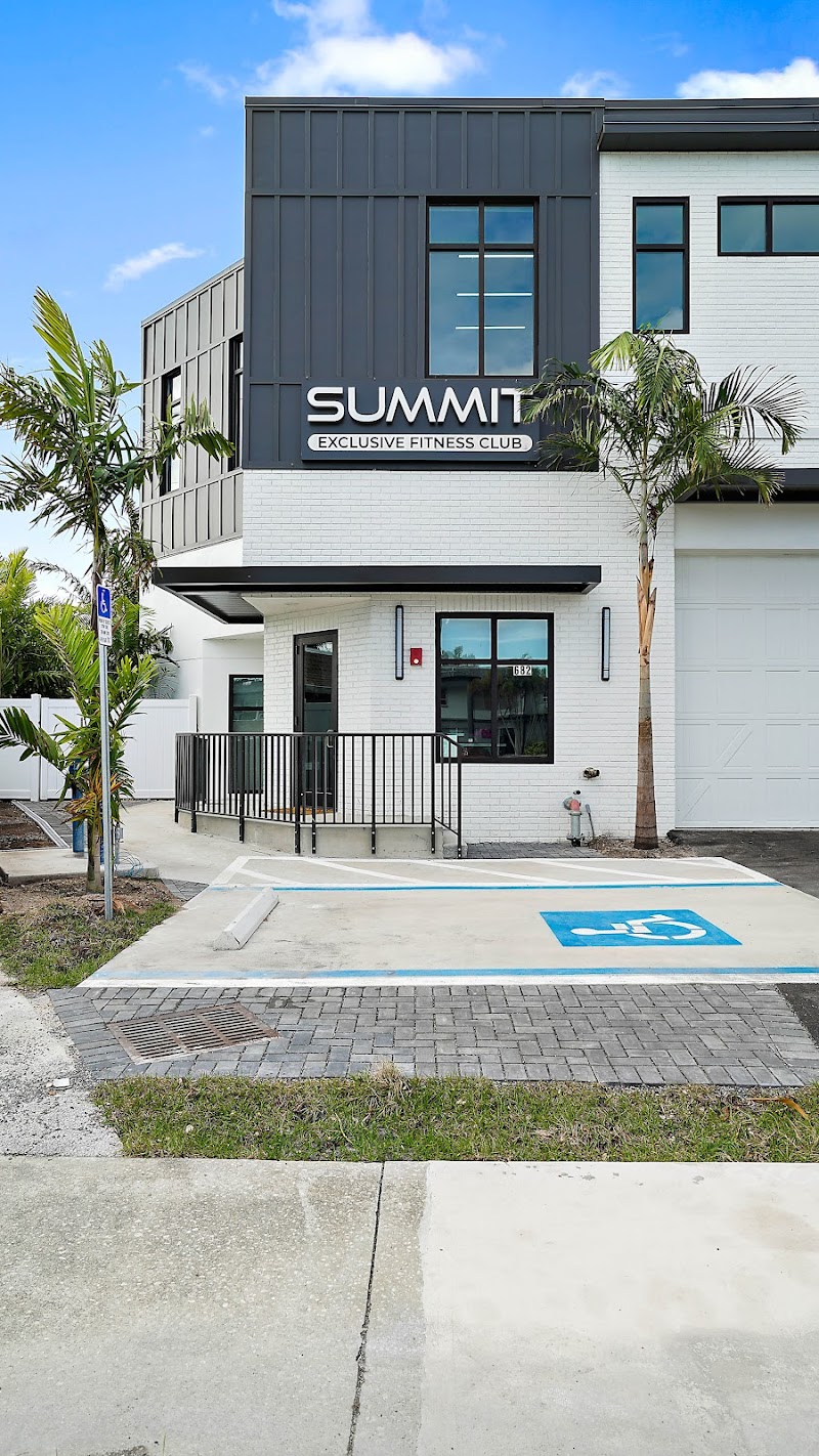 SUMMIT Exclusive Fitness Club photo 2