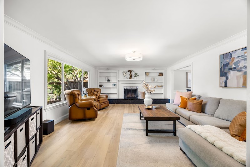 Viviana Cherman | SERHANT | Real Estate Agent photo 4