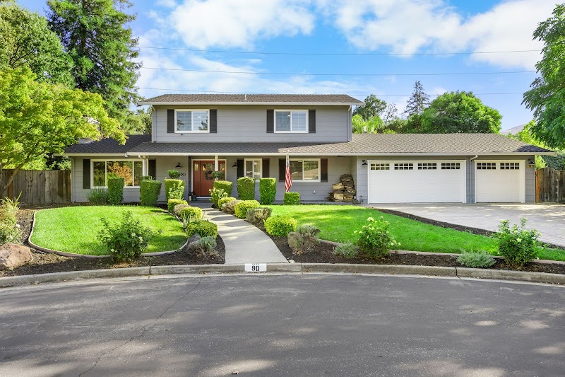 Viviana Cherman | SERHANT | Real Estate Agent photo 2