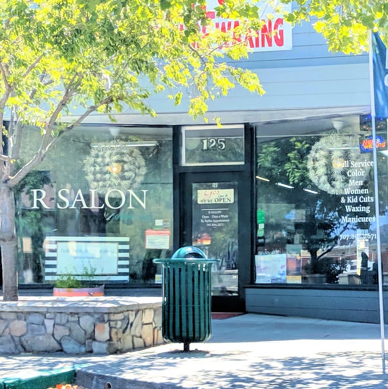 R Salon photo 2
