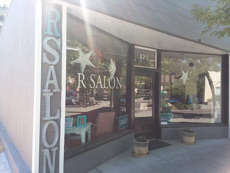 R Salon photo 3