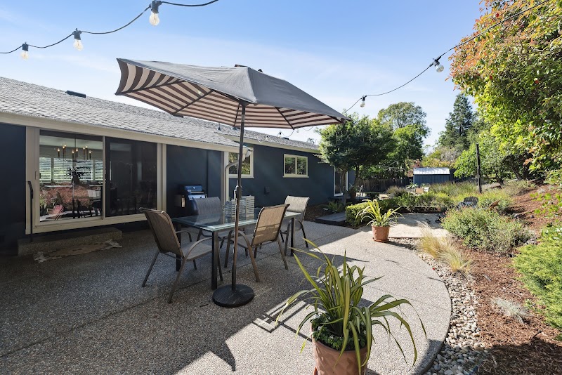 Alexis Thompson - Real Estate Agent, CA photo 2
