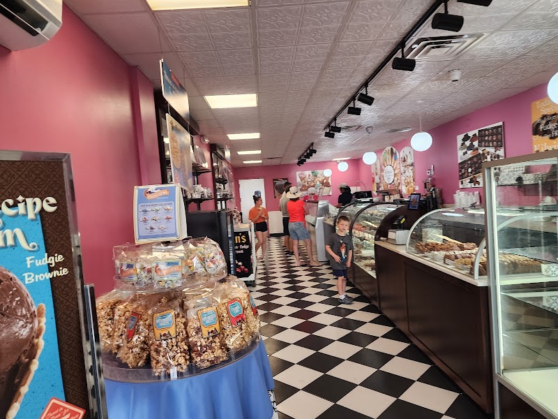 Kilwins Ice Cream - Chocolate - Fudge photo 4
