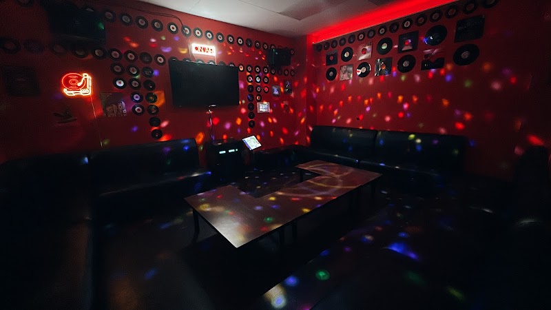 Stage 7 Karaoke Party Rooms & Bar photo 4