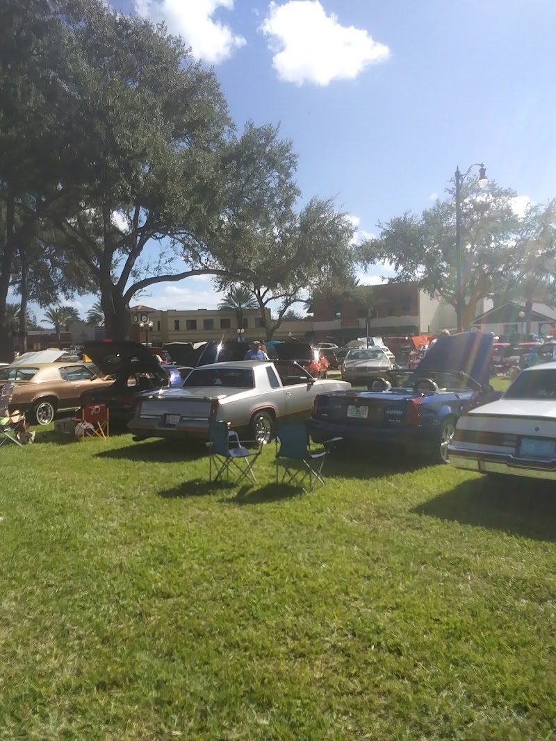 Downtown Auburndale park photo 3